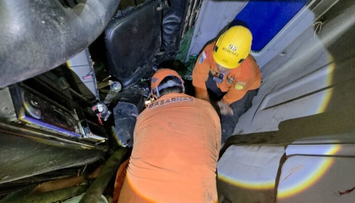 Truk Rem Blong Tabrak Pembatas Jalan di Silaing Bawah, 1 Orang Tewas
