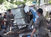 Satpol PP Padang Tertibkan PKL yang Gunakan Fasilitas Umum di Jati