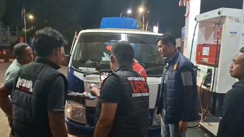 Polres Sijunjung merazia SPBU di Kabupaten Sijunjung. (Foto: Tibratanews Sumbar)